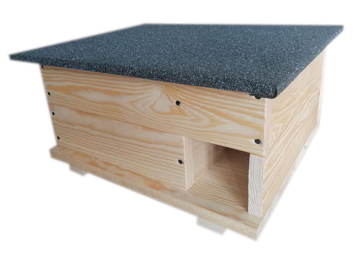 Drewniany domek, legowisko, budka dla jeża